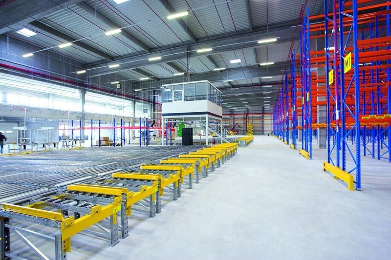 Das Baukonzept der Logicparks ist standardisiert: Die Hallenbreite ist variabel, die Hallentiefe beträgt 50 bis 70 m, die Hallenhöhe 10 m Unterkante Binder. Die Hallen sind für eine Bodenbelastbarkeit von 7,5 t/m²  ausgelegt. (Archiv: Vogel Business Media)