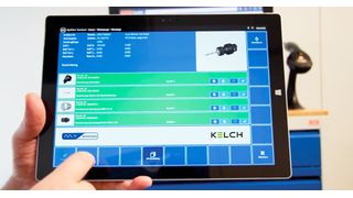 Die Werkzeugvoreinstellung kann per Tablet gesteuert werden. Das funktioniert jetzt reibunglos, durch die Kombination der Werkzeugeinstell-Geräte Kelch-Kenova set line V3 CNC respektive -V956-S mithilfe der Werkzeugverwaltungs-Software Myxpert Toolmanager von Mysolutions. (Bild: Kelch)