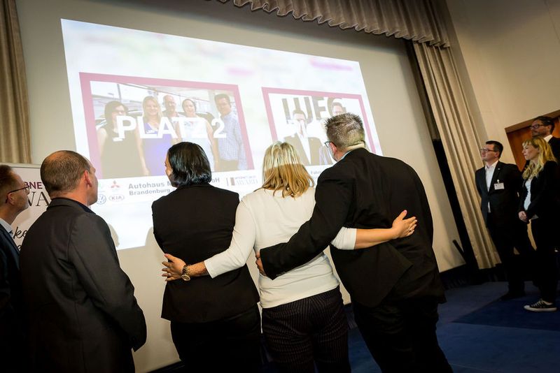 Zu guter Letzt ging es um die Frage, wer in diesem Jahr als Gewinner des diesjährigen Internet Sales Awards hervorgeht: Das Autohaus Mothor oder die Fahrzeug-Werke Lueg? (Stefan Bausewein)