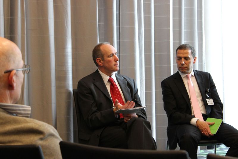 Beim Thema Mobile Government wurde heiß diskutiert: Andreas Benstem, Wirtschaftsbetriebe Duisburg; Hagen Hupperts, Charité Berlin (Vogel IT-Medien)