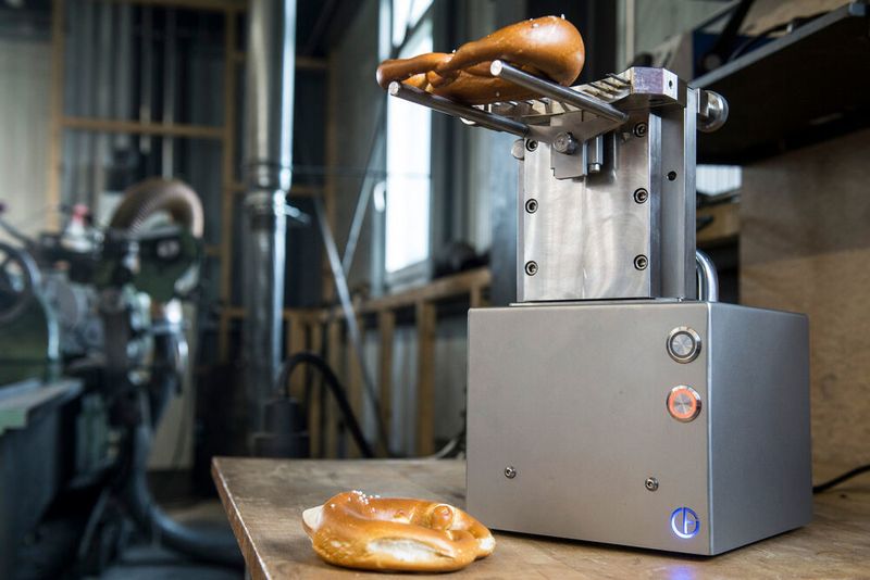 Damit ist in zehn Sekunden eine Butterbrezel hergestellt. (Siemens / Kilian Bishop)