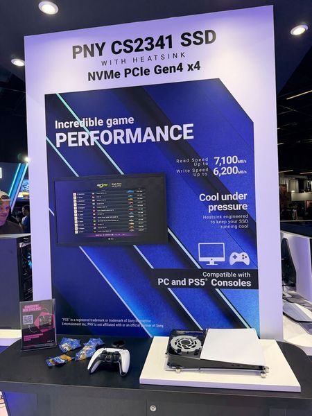 PNY stellt seine Produktneuheit PNY CS2341 SSD mit Heatsink vor. (Bild: Vogell IT-Medien)