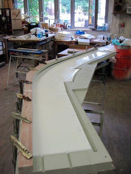 Das selber Vorgehen beim Mittelstück, hier kommt ein Strang Kohlefaserrovings in die Nasenleiste. (Akaflieg Karlsruhe)