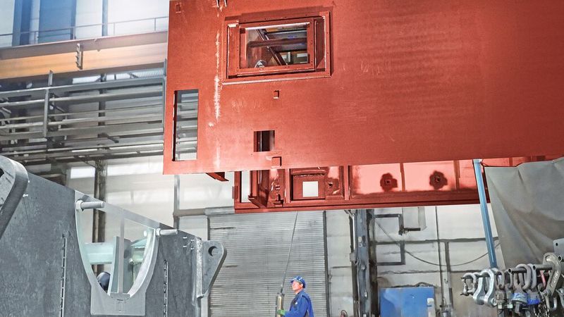 Schwerlastlogistik ist Alltag: IAA verfügt über eine geschlossene, bekrante Produktionsfläche von 12.000 Quadratmetern. (Bild: neumeister.de, Marcus John, neumeister.de)