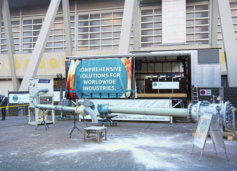 Rembe zeigte wieder seine Explosionsversuche. (Bild: Mühlenkamp)