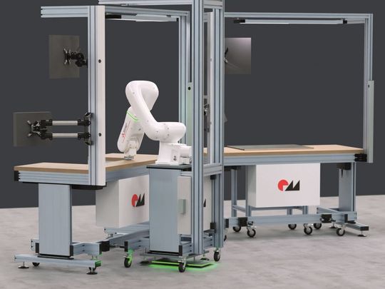Mit Assistenzsystemen bis hin zum Cobot – hier der mobile Cobot-Wagen RK Easy Cuve – kann der Hersteller Arbeitsplätze zur teilautomatisierten Montagelinie ausbauen.(Bild:  RK Rose+Krieger)