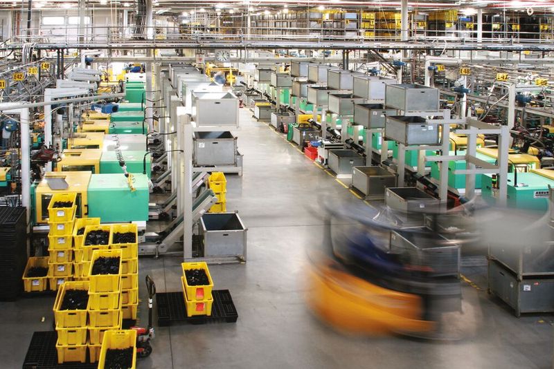 Igus liefert zurzeit ohne größere Einschränkungen mit geringfügig längeren Lieferzeiten direkt ab Lager.(Bild:  Igus)