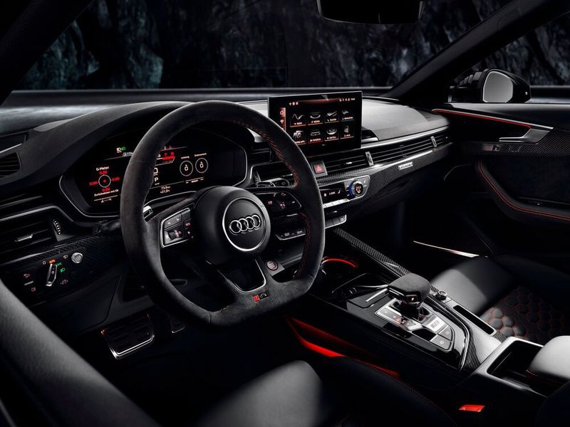 Der Innenraum des Audi RS 4 Avant ist schwarz gehalten.  (Audi)