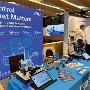 Der Swiss Automation Day der Ostschweizer Fachhochschule in Rapperswil hat sein 15 jähriges Jubiläum gefeiert. Mehr als 30 Aussteller haben Ihre neuesten Technologien im Bereich Automatisierung präsentiert.(Bild:  Anne Richter, VCG)