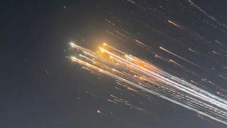 Das blieb vom oberen Teil des Starhip von Space X beim siebten Testflug. Im oberen Teil brach ein Feuer aus und das System löste sich vom Unterteil. Doch man sieht das nicht als dramatischen Fehlschlag an ... (Bild: Space X)