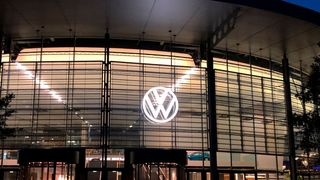 VW muss wegen der Corona-Krise sparen. (Bild: Seyerlein/»kfz-betrieb«)