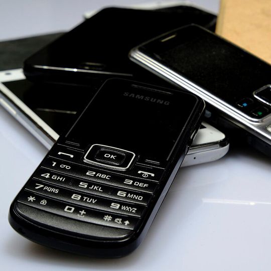 Telefon, Taschen-PC, Fotoapparat in einem - Mobilfunkgeräte sind aus dem privaten wie geschäftlichen Leben nicht mehr wegzudenken. Telefon, Taschen-PC, Fotoapparat in einem - Mobilfunkgeräte sind aus dem privaten wie geschäftlichen Leben nicht mehr wegzudenken.