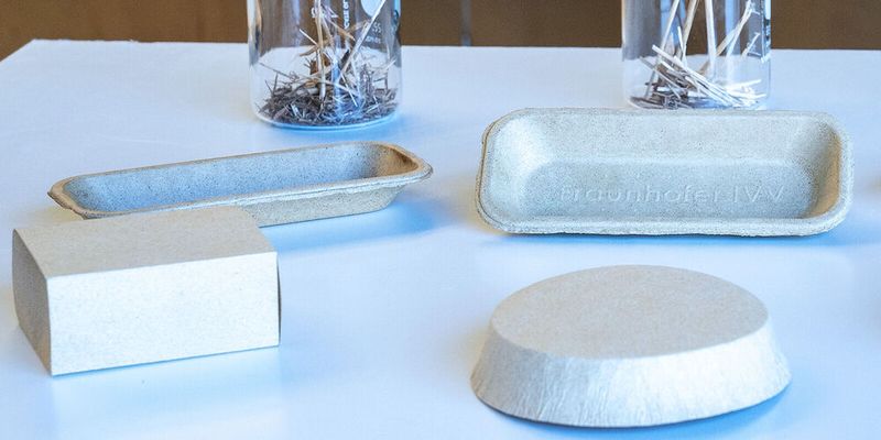 Nachhaltige, im Faserguss- und Tiefziehverfahren hergestellte Packmittel aus Moorpflanzen(Bild:  © Fraunhofer IVV)