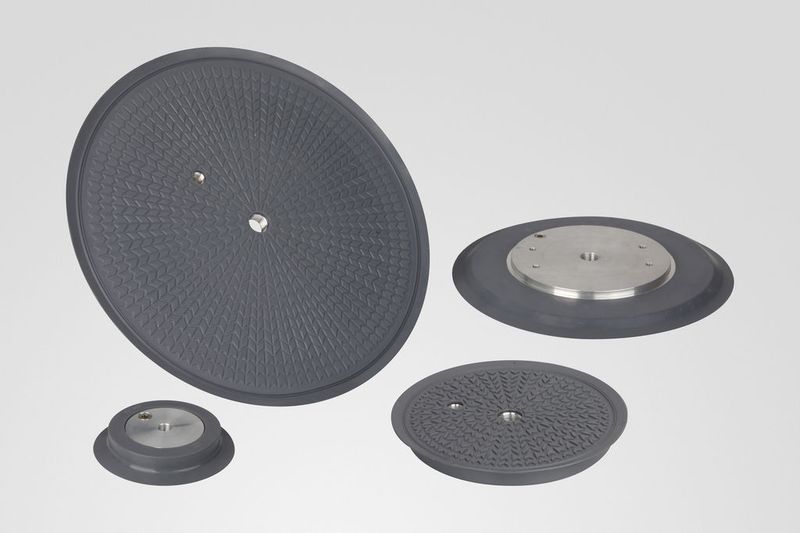 Schmalz fertigt seine neuen Saugplatten für die automatisierte und manuelle Handhabung von Flachglas aus dem Spezialwerkstoff EPDM und versieht sie mit Aluminiumeinlegern. Bild: Schmalz (Archiv: Vogel Business Media)