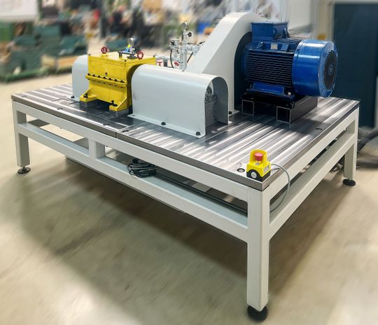 Seit wenigen Wochen in Betrieb: Der neue Prüfstand, mit dem Ringspann den sicheren Nachweis dafür erbringen kann, dass die neuen FHHS-Gehäusefreiläufe sich als Überholfreilauf für hohe Drehzahlen eignen.(Bild:  Ringspann GmbH)