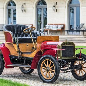 Das erste Automobil aus Mladá Boleslav: Am 27. Dezember 1905 wurde die Laurin & Klement Voiturette A der Öffentlichkeit vorgestellt. Der Zweisitzer mit einem Zweizylinder-Motor und einem Liter Hubraum erreichte eine Spitzengeschwindigkeit von 40 km/h.(Bild:  Skoda/Homolka)