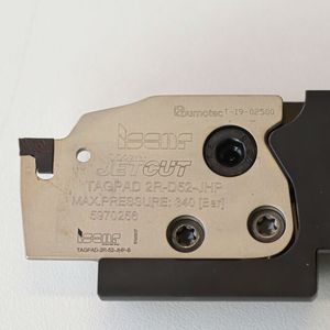 Les lames interchangeables permettent de couvrir avec un seul tasseau toutes les plages de diamètres et de largeurs actuellement disponibles pour ce kit.(Source :  MSM)