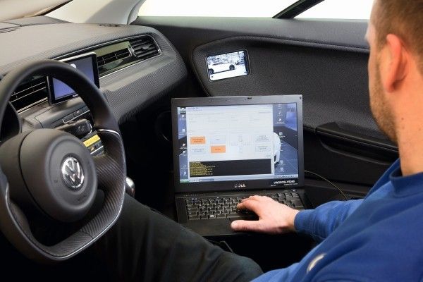 Der VW XL1: das Hybridfahrzeug braucht nur 0,9 Liter Sprit auf 100 Kilometern (Volkswagen)