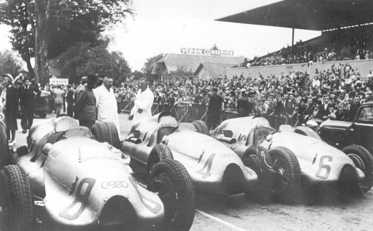 Ebenfalls kurz vor dem Krieg: Die Auto-Union-Boliden beim Grand Prix der Schweiz in Bern 1939. (Foto: Audi)
