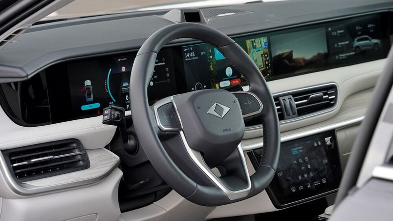 Die große digitale Welt spiegelt Togg im Auto auf einem mächtigen 41,3-Zoll-Display wider. (Bild: FrontRowSociety.net, Andreas Conrad)