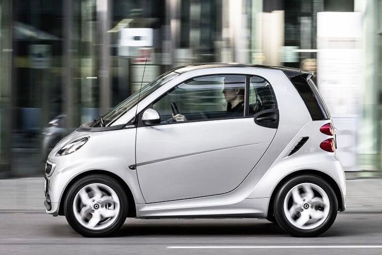 Künftig teilen sich der kleinste Renault und der demnächst erscheinende viersitzige Smart die Basis. Da Daimlers Citymobil von jeher auf Heckantrieb vertraute, wurde er bei der Gemeinschaftsproduktion übernommen. (Foto: Daimler)