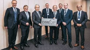 V. l.: Christoph Grosch, Executive Director DMQP bei DMG Mori, Alfred Geißler, Vorstandsvorsitzender der DMG Mori AG, Dr.-Ing. Masahiko Mori, Präsident und CEO von DMG Mori, Shigeyuki Sasaki, Representative Director, Senior Managing Executive Officer und amtierender Präsident Mitutoyo Corporation Japan, Norbert Keil, Vice President/ Board Member Mitutoyo Europe, Michael Andessner, Director/ Board Member Mitutoyo Europe, Henk Slotboom, Director/ Board Member Mitutoyo Europe, Pralhad Thapa, Manager Mitutoyo Europe. (Bild: Mitutoyo)