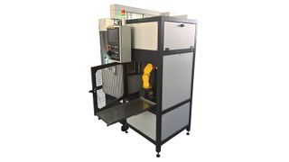 Voici le centre d’usinage ultra-compact PM150 équipé d’une cellule robotisée pour la fabrication de ponts et de platines. (SUVEMA)