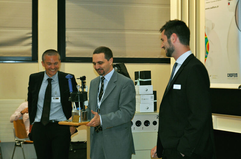 Retour en image sur le forum CADFEM de 2015 et remise du trophée aux conférenciers. (ANSYS France SAS, CADFEM (Suisse) AG)