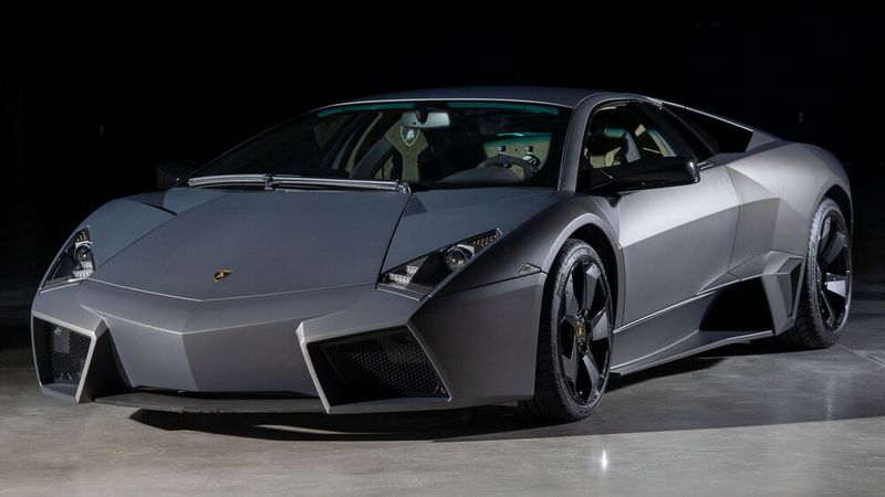 Ein 2008er Lamborghini Reventon soll für 1,1 bis 1,6 Millionen Euro unter den Hammer kommen. (Bild: RM Sotheby's)