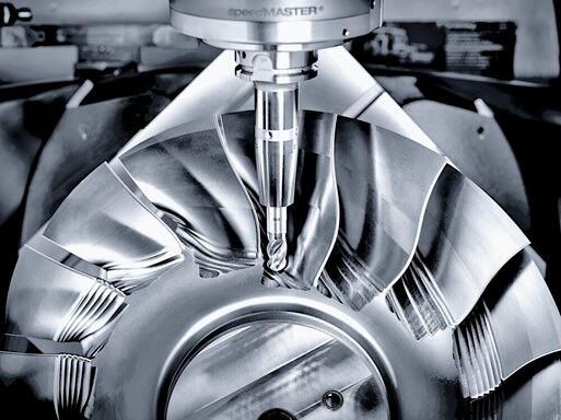 Die Bearbeitung kleinerer Blisks erfolgt meist auf der vielseitigen «DMU 65 monoBLOCK».(Bild:  DMG Mori)