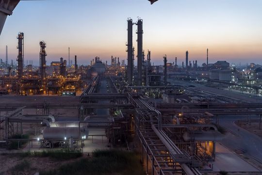 Trotz der starken eigenen Produktion bleibt Saudi-Arabien ein bedeutender Importmarkt für hochwertige Chemikalien, von dem unter anderem deutsche Anbieter profitieren.(Bild:  Sabic)