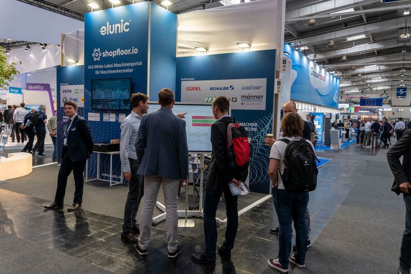 Elunic zeigte mit Shopfloor.io eine industrielle IIoT-Applikation, die die Vernetzung der kompletten Fabrikumgebung sowie die Visualisierung aller wichtigen Daten ermöglichen soll. Zusätzlich soll mittels eines White-Label-Maschinenportals auch der Zugang für Endkunden ermöglicht werden. Der Betrieb kann sowohl über die Cloud als auch On-Premises erfolgen; auch ein hybrider Ansatz ist möglich. (Bild: Vogel Communications Group)