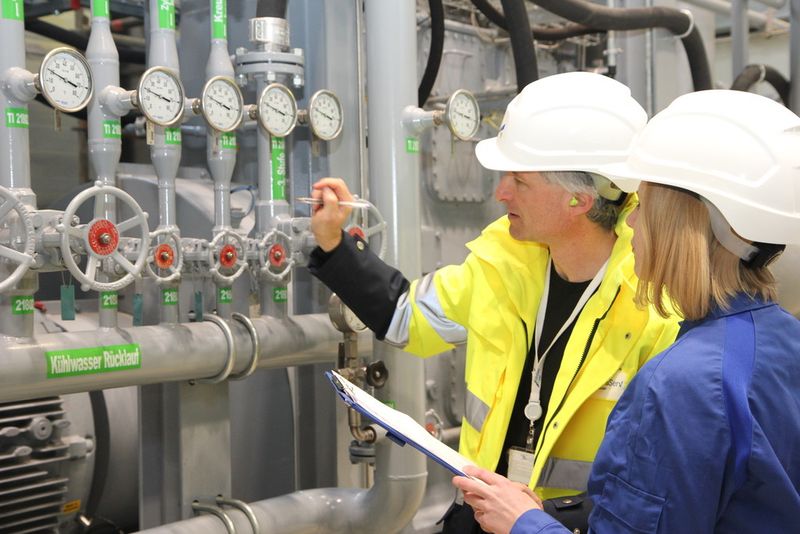 Energy managers at work at a chemical plant. (Picture: Infraserv Gendorf)
