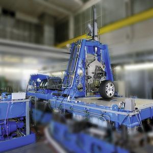 Bild 1: Prüfstände wie dieser Halbachsen-Prüfstand müssen hardware- und softwareseitig an die jeweilige Anwendung angepasst werden.