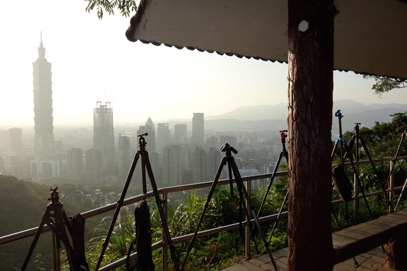 Fast wie Badetuch am Pool auslegen - die Fotografen haben sich für den Sonnenuntergang platziert. (Bild: IT-BUSINESS)