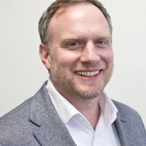 Bastian Sacher ist Managing Director Digital Manufacturing bei Transition Technologies PSC.(Bild:  Transition Technologies)