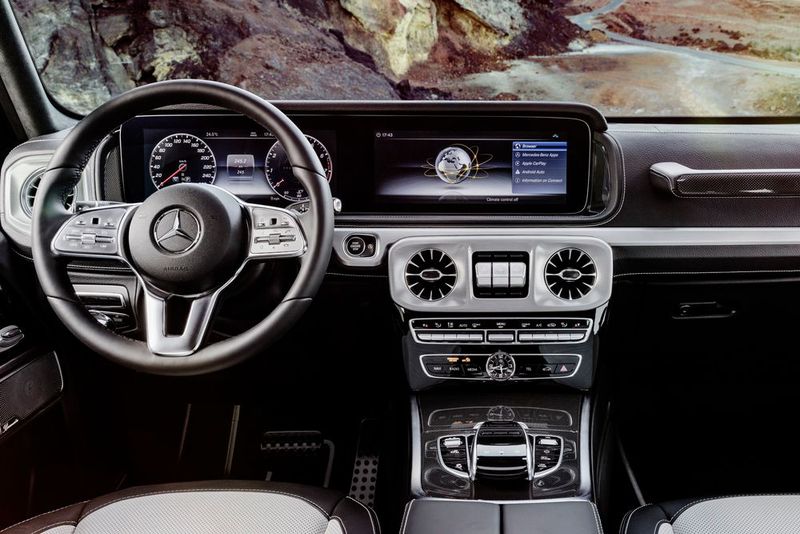 Der Innenraum der zweiten G-Klasse-Generation wurde komplett modernisiert. (Bild: Mercedes-Benz)