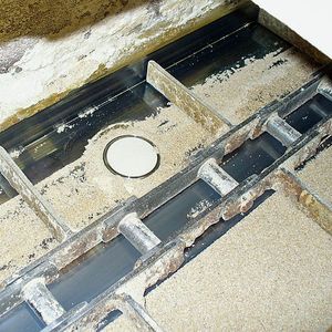 Feuchtemessung von Schweinemastfutter in einem Trogkettenförderer.(Bild:  Mütec)