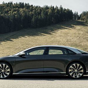 Mit seiner fast 5 Meter langen Karosserie bietet der Lucid Air Oberklasse-Format.(Bild:  Lucid Motors)