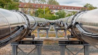 Neu entwickelte Gleichstromleitungen könnten fünf Gigawatt Leistung auf einer Trassenbreite von nur sechs Metern übertragen – Freileitungen benötigen für weitaus geringere Leistungen etwa 60 Meter breite Trassen. (Gregor Rynkowski / TU Darmstadt)