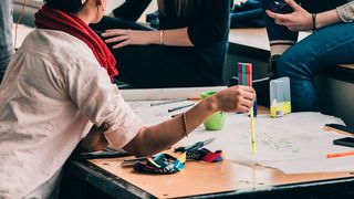 Interne Kommunikation hat viele Vorteile. Unternehmen sollten also versuchen den „Flurfunk“ in sinnvolle Bahnen zu lenken. (gemeinfrei)