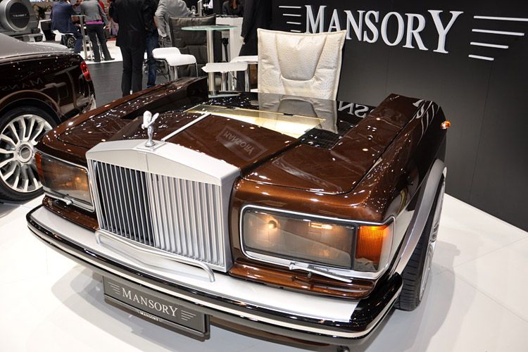 Beim Fahrzeugveredler Mansory war dieser Schreibtisch zu sehen. (Foto: Wehner)