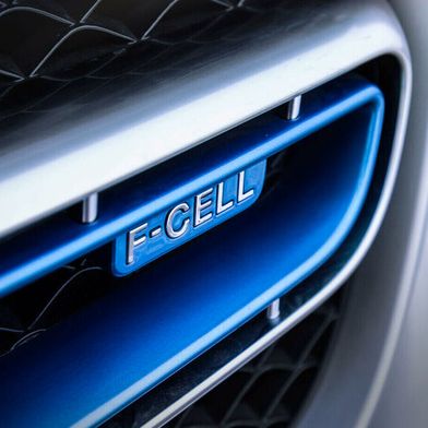 Lkw mit Brennstoffzelle – die Nutzfahrzeugbranche sucht Wege zu geringeren CO2-Emissionen. Eine Möglichkeit ist der Brennstoffzellen-Antrieb. (Bild: Daimler)