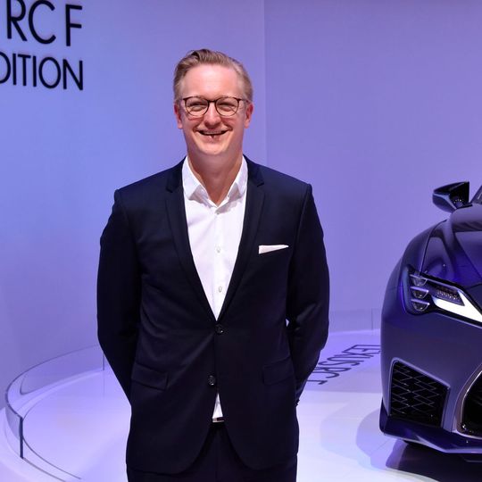 Holger Nelsbach, General Manager Lexus Deutschland, hat mit dem neuen UX vorwiegend Neukunden im Visier. (Bild:  Yvonne Simon/»kfz-betrieb«)