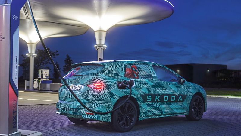 Technisch ist der Elroq mit dem Enyaq nahezu identisch und läuft gemeinsam mit ihm im tschechischen Stammwerk Mlada Bolislav vom gleichen Band. (Bild: IvoHercik.com)