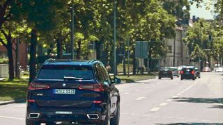 BMW will das Fahren in der Stadt leichter machen. (BMW)