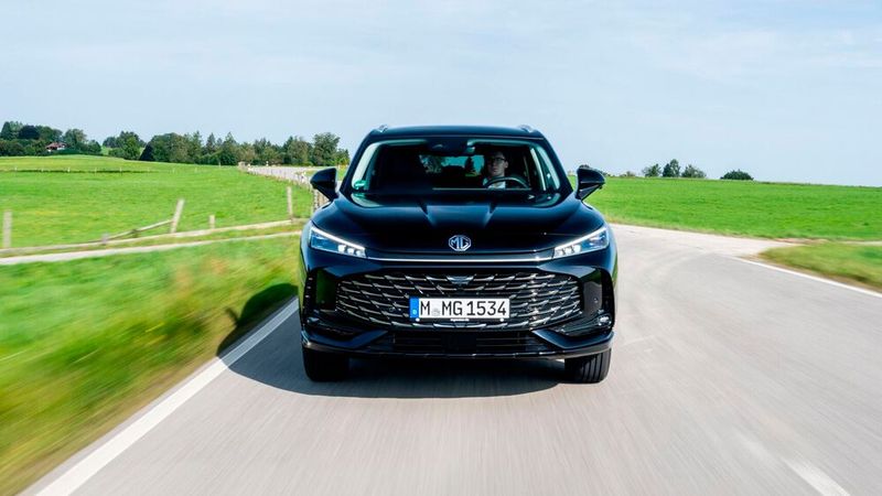 Die Front im aktuellen MG-Look sorgt für einen durchaus markanten Auftritt. (Bild: MG Motor Deutschland GmbH/Marcus Werner)