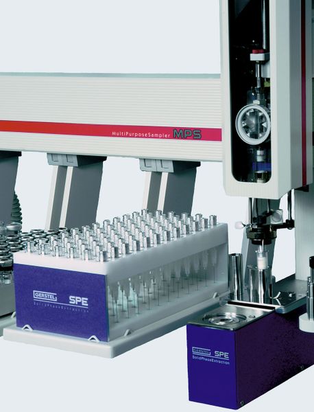 Abb.5: Seine Methode entwickelte Dr. Norbert Helle auf einem 1100 LC/MSD von Agilent Technologies mit integrier-tem Gerstel-MultiPurposeSampler MPS mit SPE-Option zur automatisierten Probenvorbereitung und Pro-benaufgabe. 
Das LC/MS-System wurde mit Elektronenspray-Ionisierung im positiven Ionenmodus betrieben. Bei der verwendeten Säule handelte es sich um eine Phenomenex synergi max RP (250 x 2,1 Millimeter, 4 µm Porengröße) mit einer Flussgeschwindigkeit von 0.,3 mL/min. Die Trennung erfolgte unter Einsatz eines Lö-semittelgradienten (Eluent A: 0,1-%ige Ameisensäure, Eluent B: Acetonitril). Die Steuerung des kompletten Systems, einschließlich Autosampler und LC/MSD sowie die Datenauswertung, erfolgten aus der ChemStation von Agilent Technologies.

 (Archiv: Vogel Business Media)