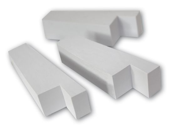 Folien und Platten gibt es in unterschiedlichen Ausführungen, z.B. als Thermipads, wärmeleitende Klebefolien, sehr dünne Folienfilme aus Silikon, Polyimid, PEEK oder Schaumfolien und gefüllte Folien aus Acryl- oder Polyesterkunststoffen.(Bild:  Dr. Dietrich Müller GmbH)