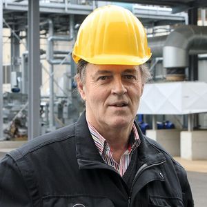 „Ich wollte jeden Bedarf mit nur einem Kompressor abdecken können, und zwar ohne Energie zu vernichten.“ Helmut Mussner, Alzchem(Bild:  Atlas Copco)
